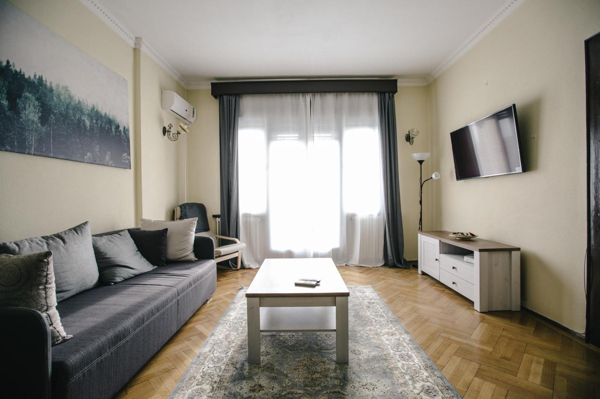 Spacious City View Apartment With Balcony Bucarest Extérieur photo