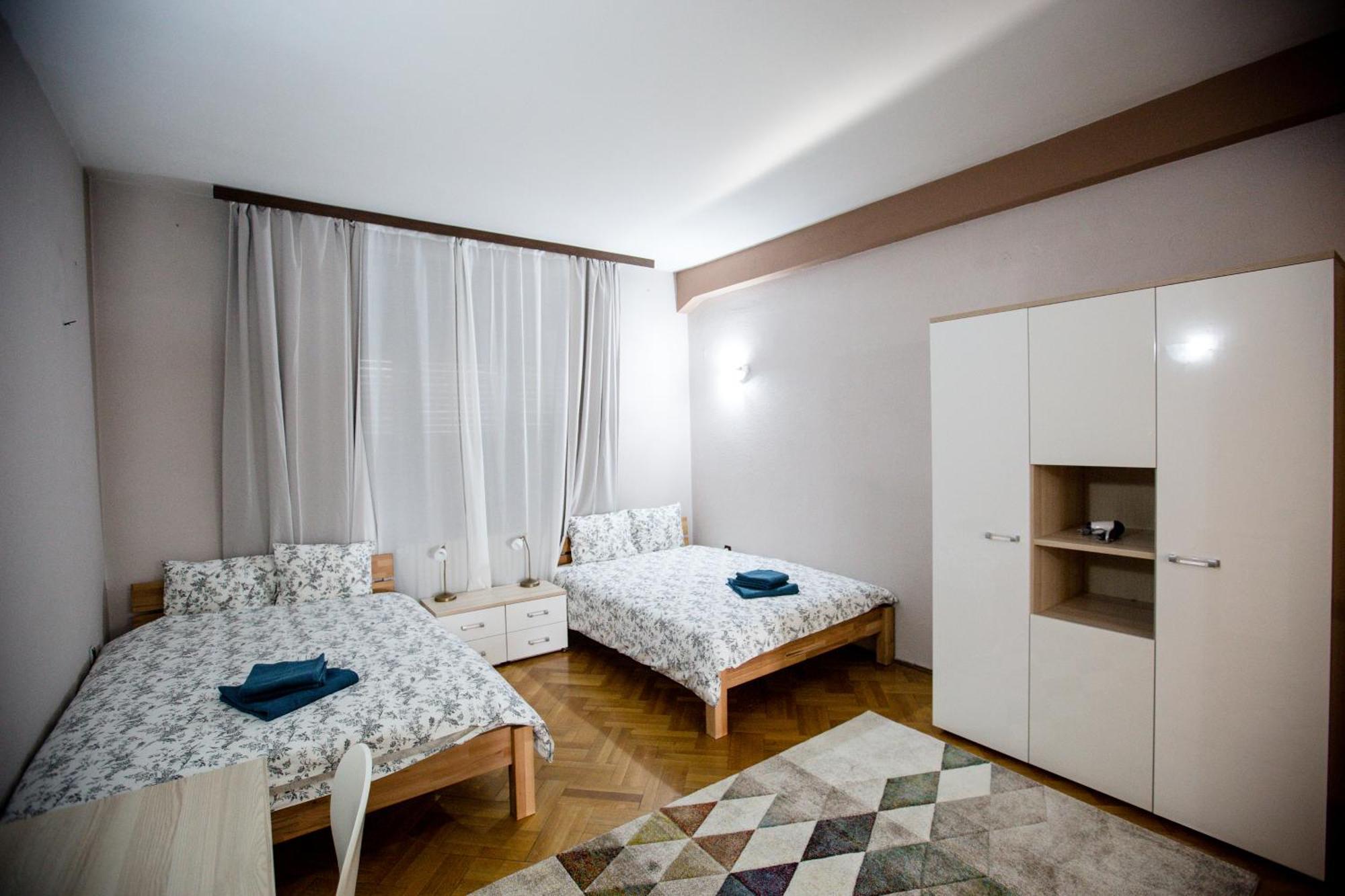 Spacious City View Apartment With Balcony Bucarest Extérieur photo