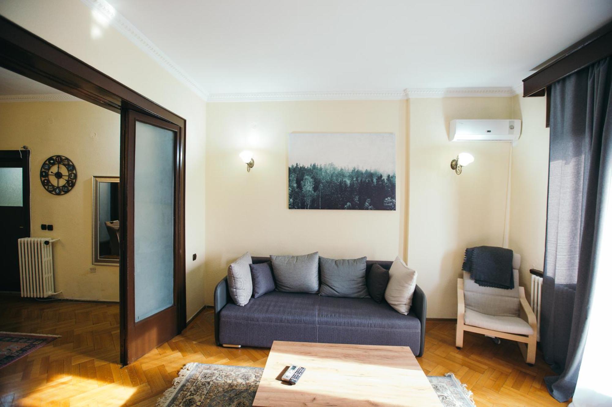Spacious City View Apartment With Balcony Bucarest Extérieur photo