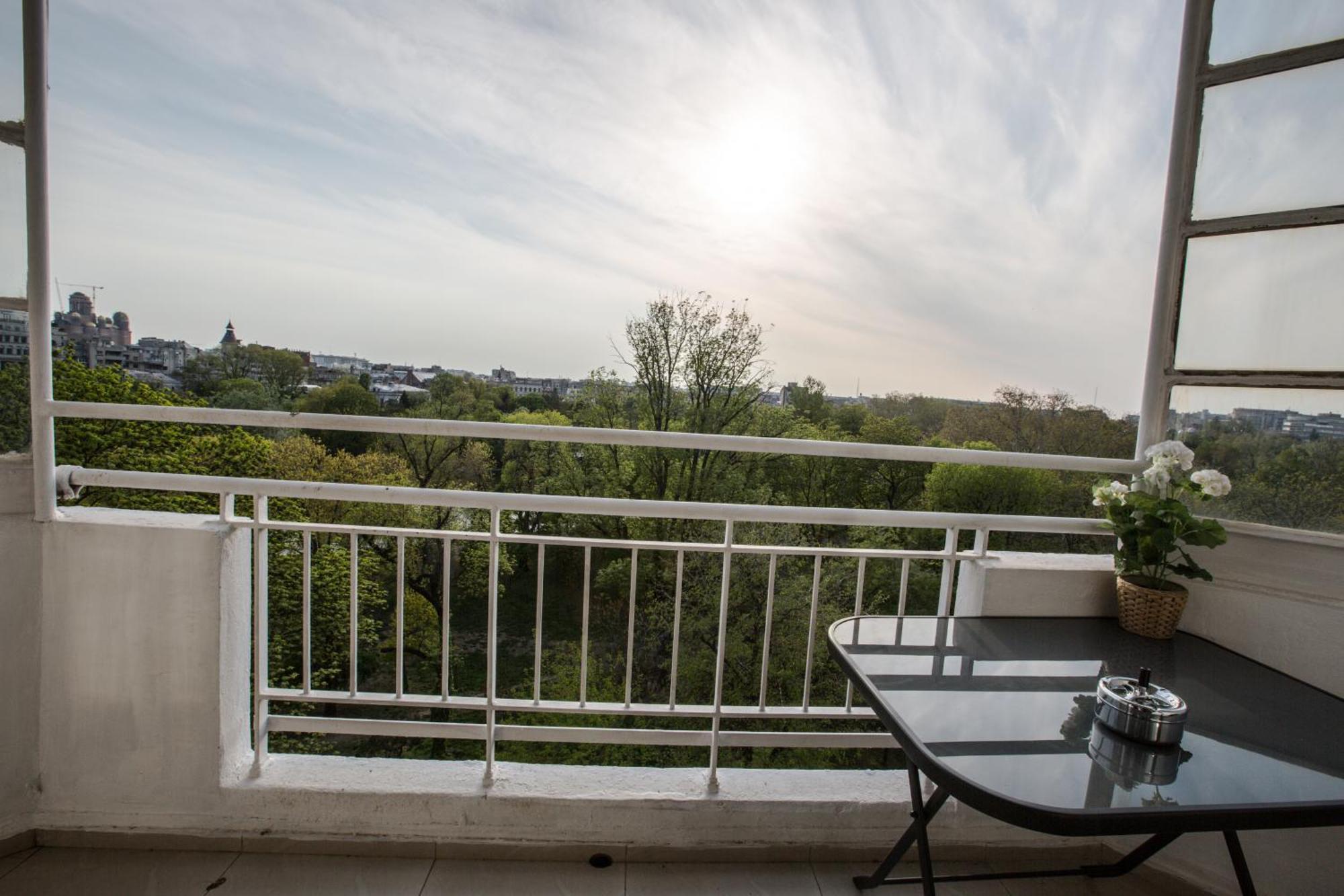 Spacious City View Apartment With Balcony Bucarest Extérieur photo